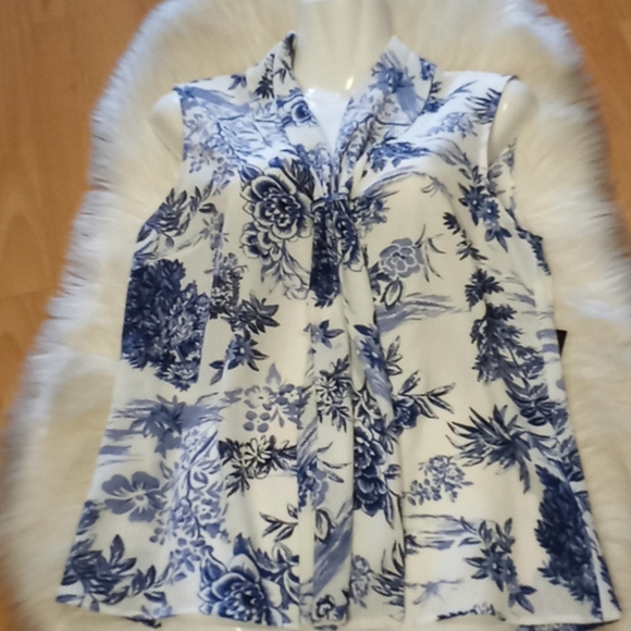 Tahari Floral Country Toile Sleeveless Blouse - Picture 10 of 16